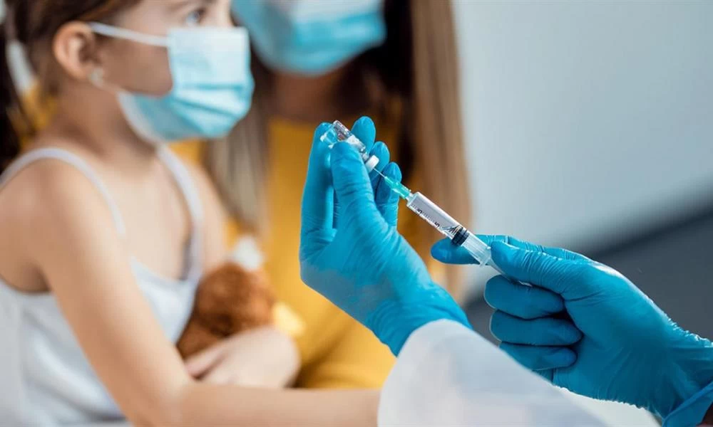 ΕΟΔΥ: Η θετική επίδραση του εμβολιασμού σε παιδιά και νέους